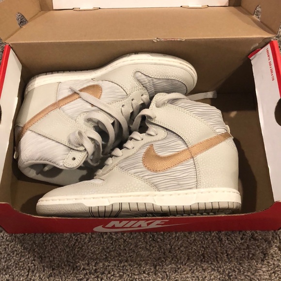 gold sky high dunks